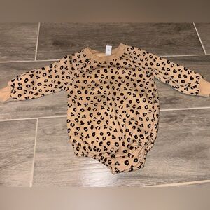 Old Navy Tan and Black Kids Bodysuit